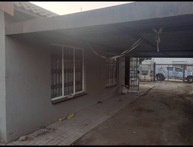 3 BEDROOM HOUSE FOR SALE IN BOITEKONG
